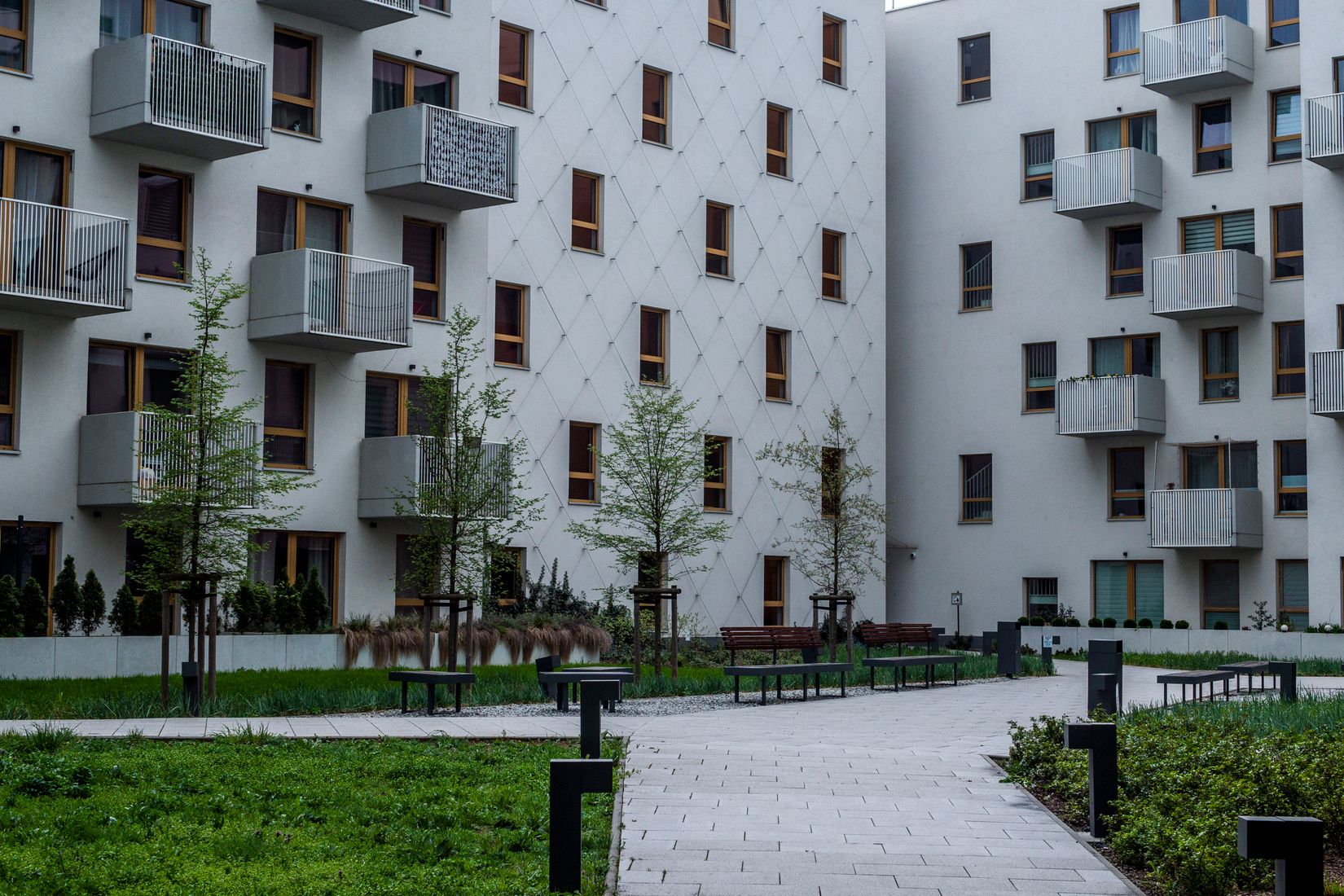 Gepflegte Wohnanlage mit begrüntem Innenhof